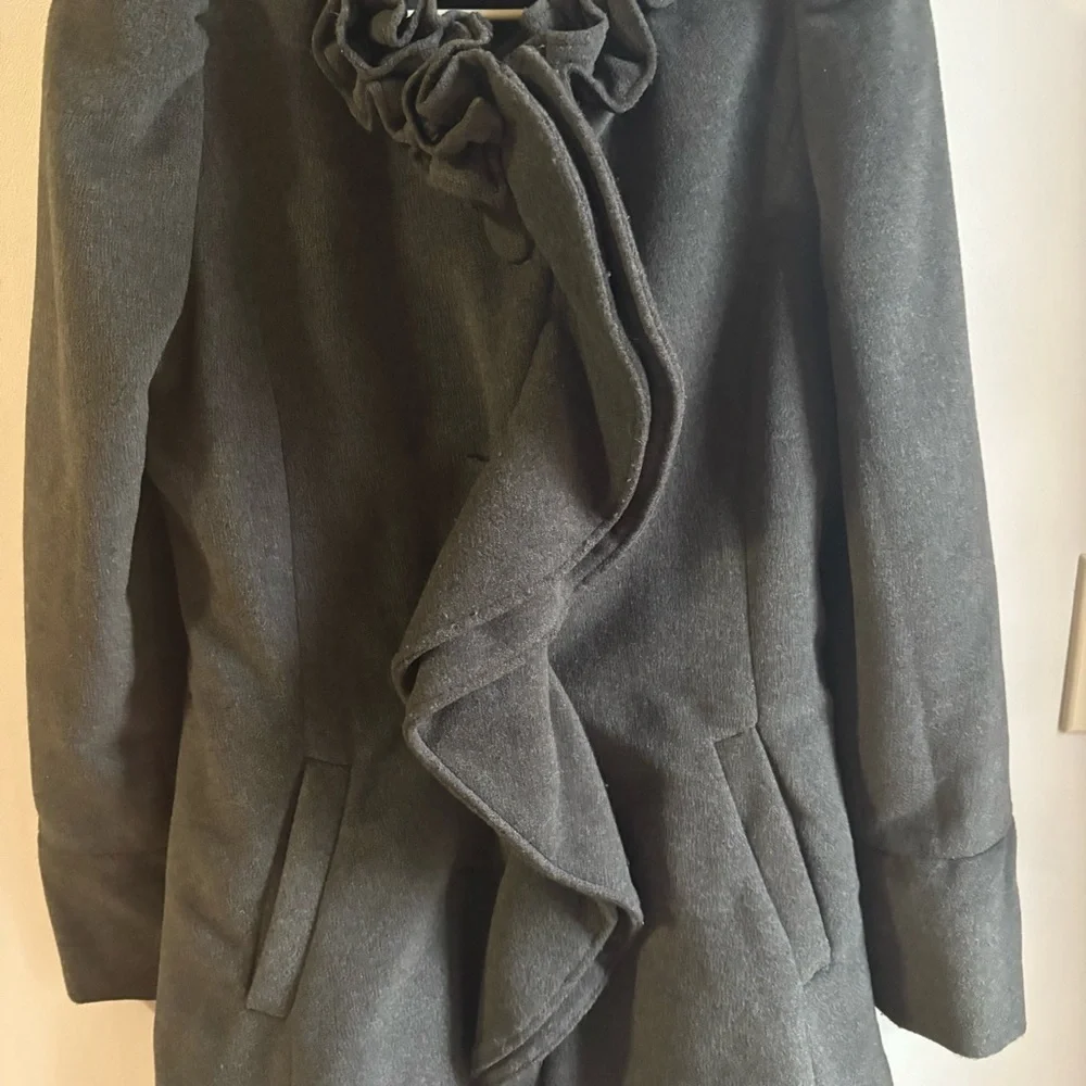 Ryu Anthropologie gray ruffled felt pea coat Women’s Medium READ DESCRIPTION!‎